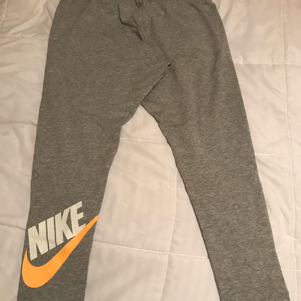 Brand New Women’s Nike tights XL